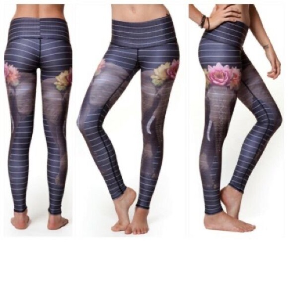 🌸Host Pick🌸 Teeki Women's Yoga Leggings in Love the Elephant Hot Pants - Picture 1 of 5